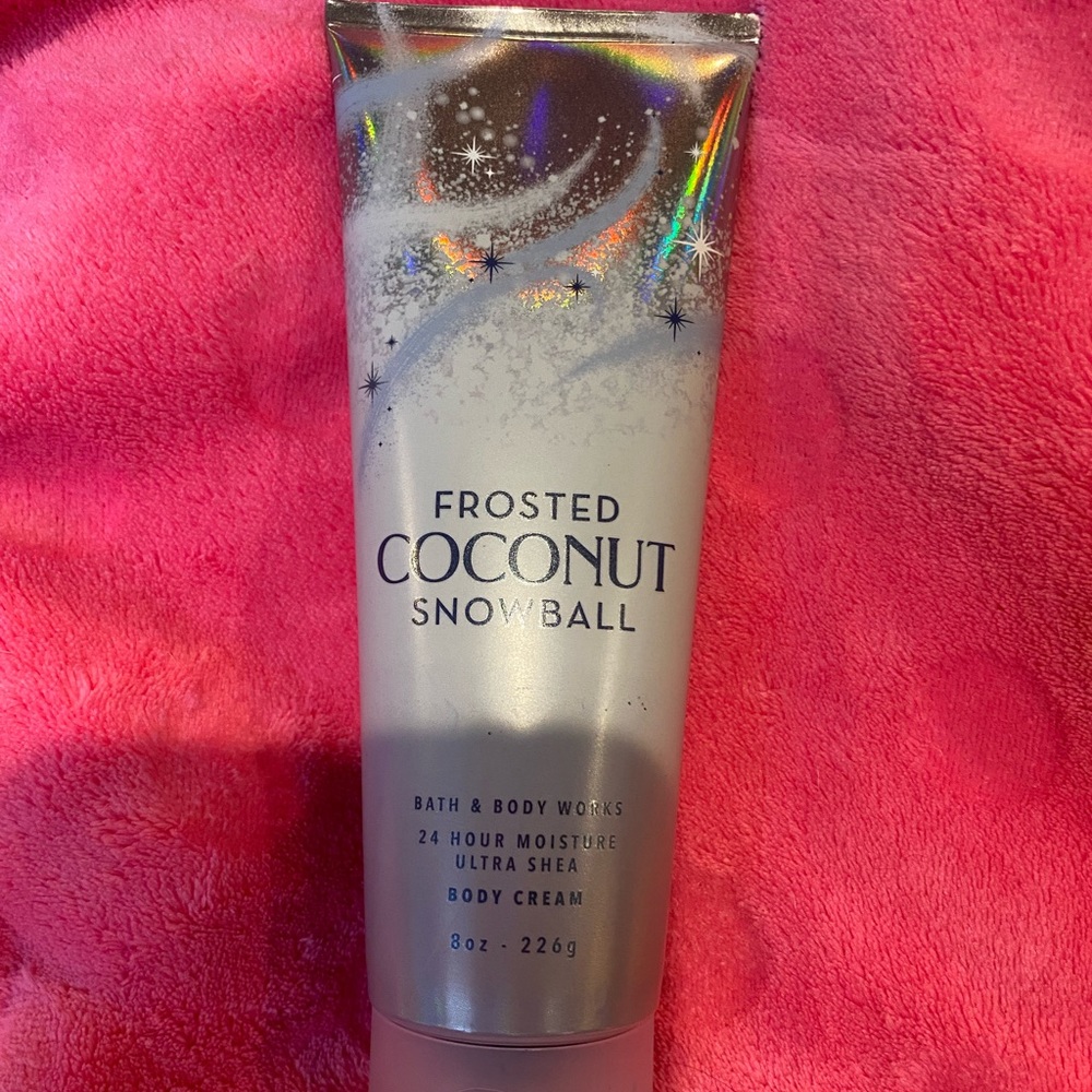 Frosted Coconut 🥥 Snowball